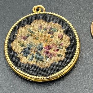 La Mode‎ VINTAGE Victorian Floral Petite Point Gold Filled Picture Locket